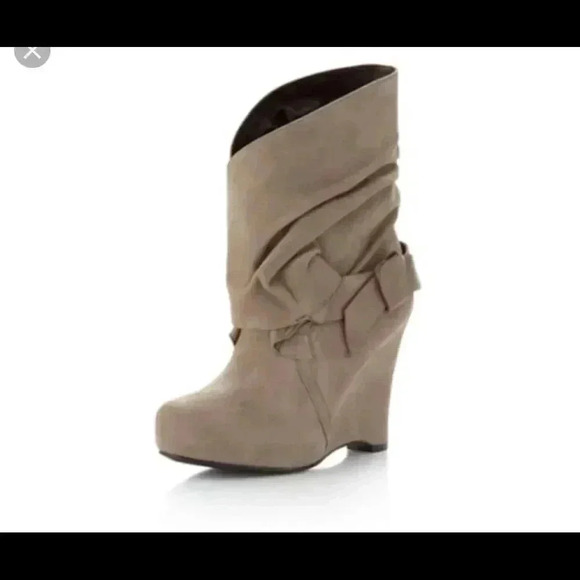 Vera Wang Lavender Suede ankle boots - Picture 1 of 7